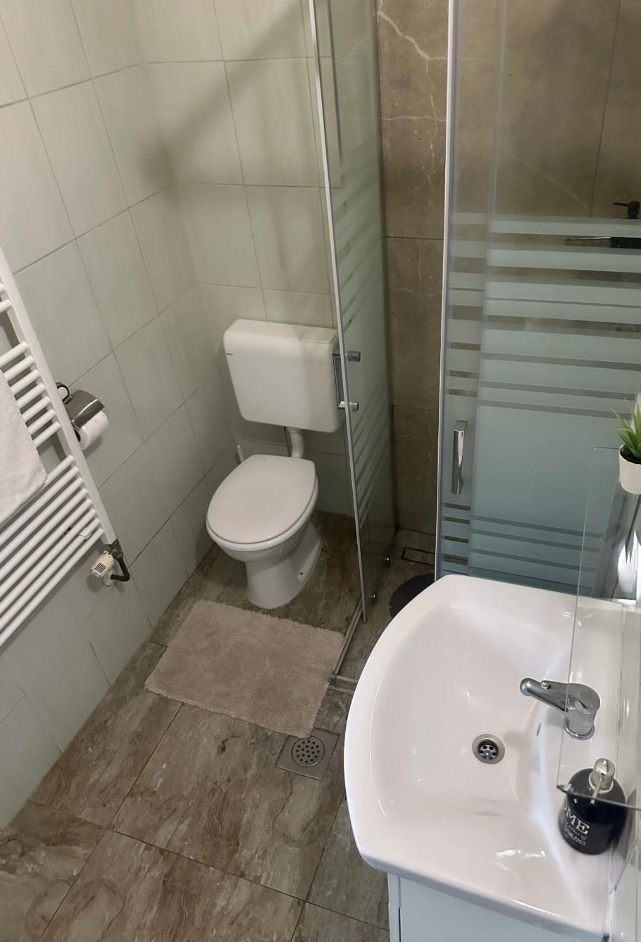 Apartman Petra Zabok Exteriör bild